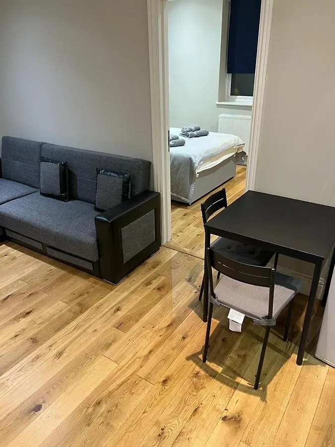 Lovely 1 Bedroom Apartment With On Street Parking Londres